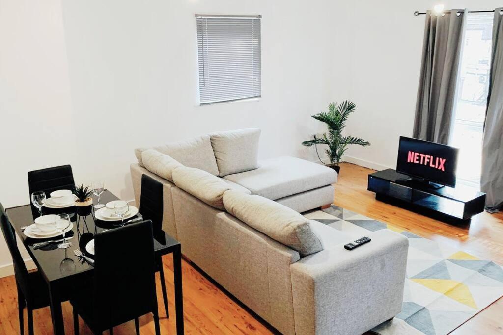 2 Bed Apartment With Free Parking Chelmsford Ngoại thất bức ảnh